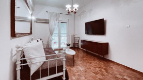 Vintage 2-bedroom apt in the Heart of the City